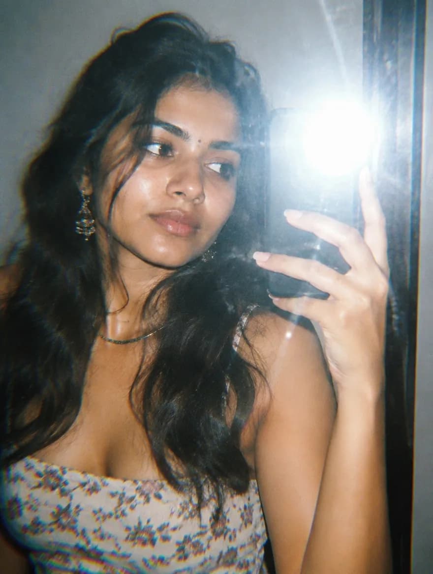 90s Disposable Camera Mirror Selfie