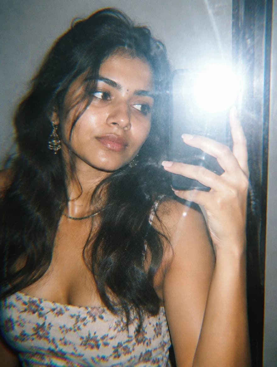 90s Disposable Camera Mirror Selfie